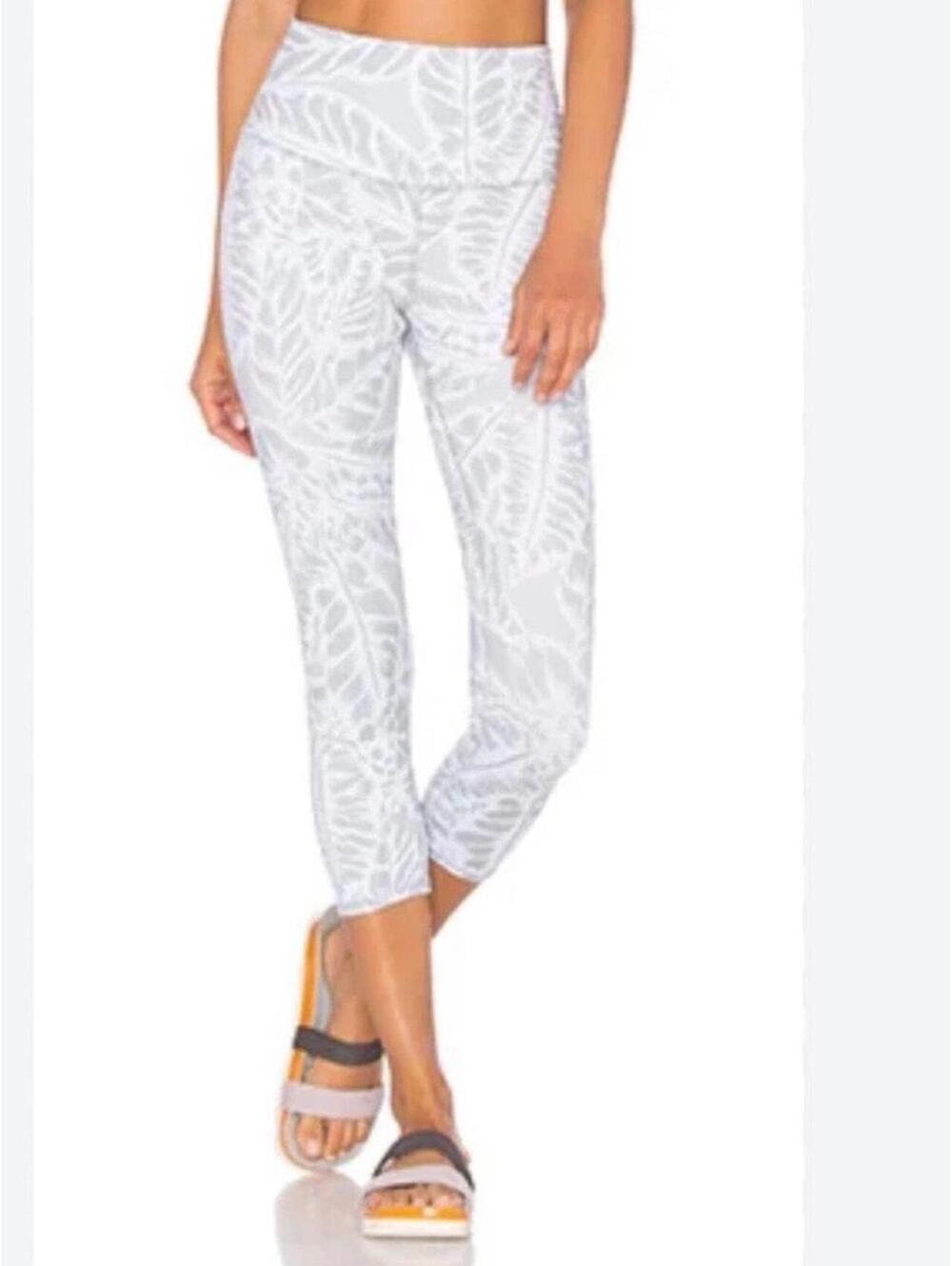 ALO Yoga Airbrush Palm Springs Neutral Gray Leaf Print Leggings Women’s M NWT